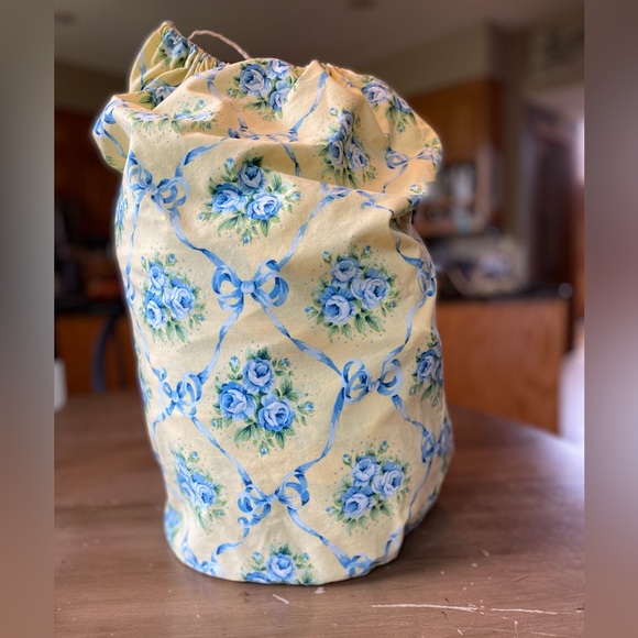 Vintage COMING HOME Blue Roses and 'Bows-es' Reversible Sleeping Bag and Sack - Picture 1 of 9